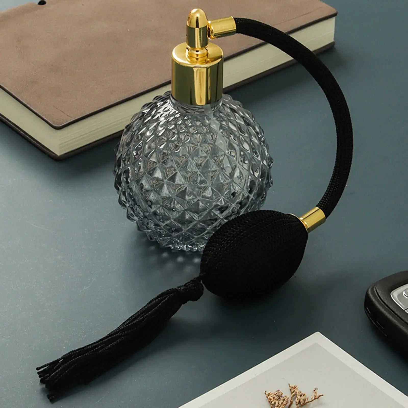 Flacon Parfum Vintage cu Ciucuri – Atomizor Transparent Reîncărcabil